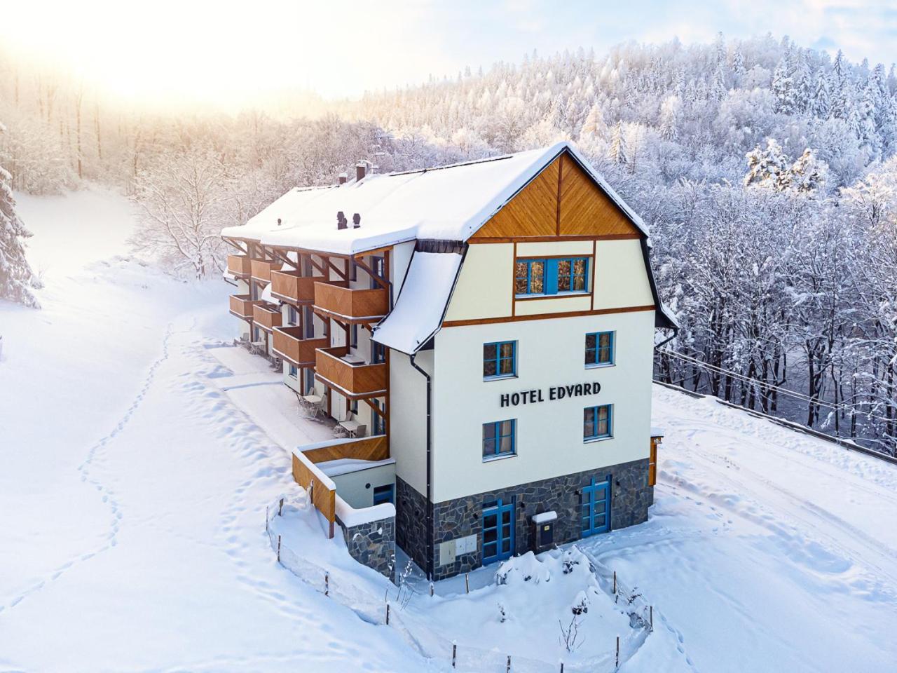 Hotel Edvard Frenštát pod Radhoštěm Buitenkant foto